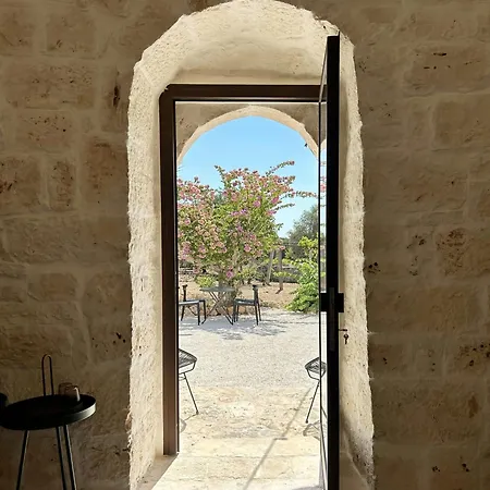 Trullo With Stone Pool In Casa de Férias