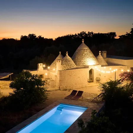 Trullo With Stone Pool In Casa de Férias *