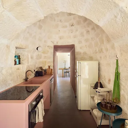 Trullo With Stone Pool In Casa de Férias Ceglie Messapica
